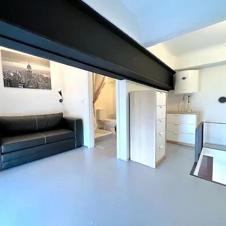 شقة Minimalistic Style Loft In The City Center